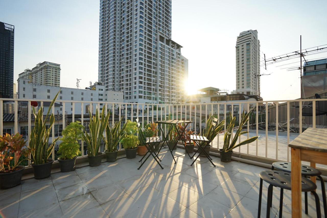 Rabbitat Hostel Bangkok Exterior photo